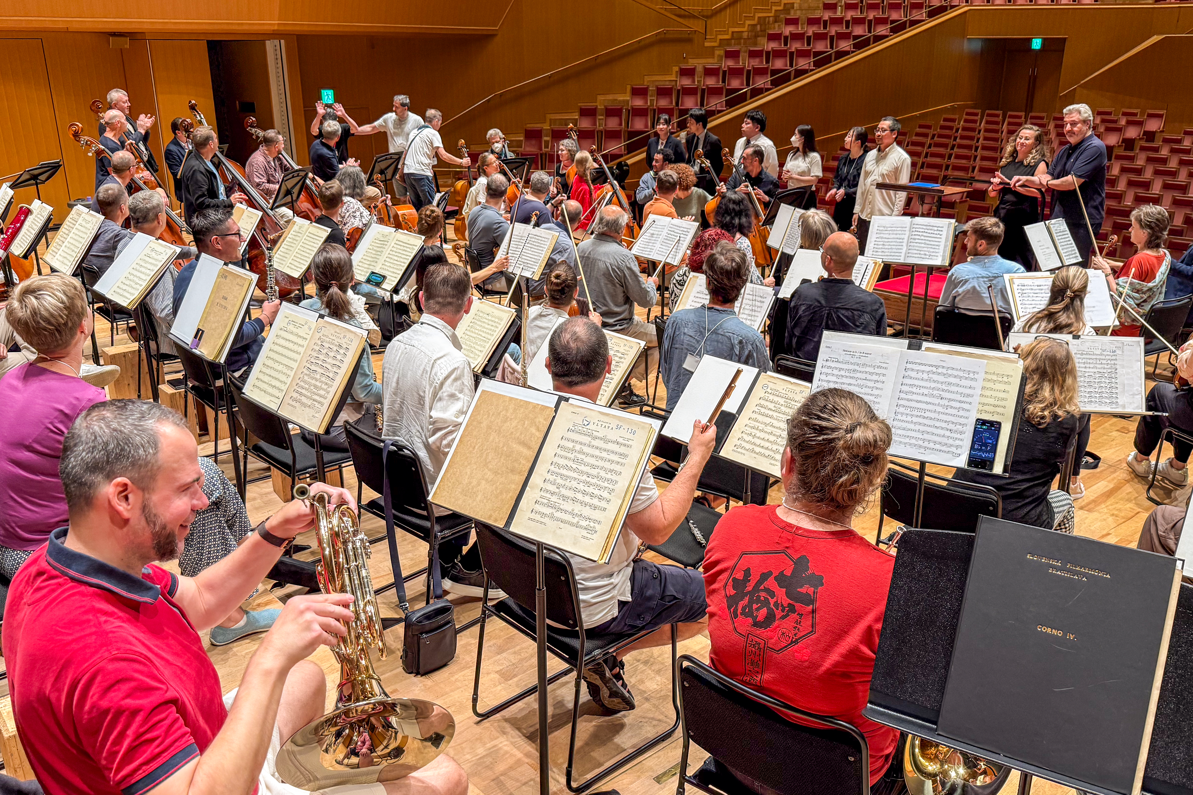skúška orchestra v Japonsku, zväčšiť fotografiu