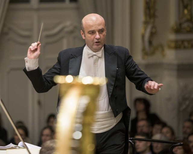 Zmena dirigenta Silvestrovských koncertov a Novoročného koncertu - 006 R Štúr foto A TRIZULJAK w 