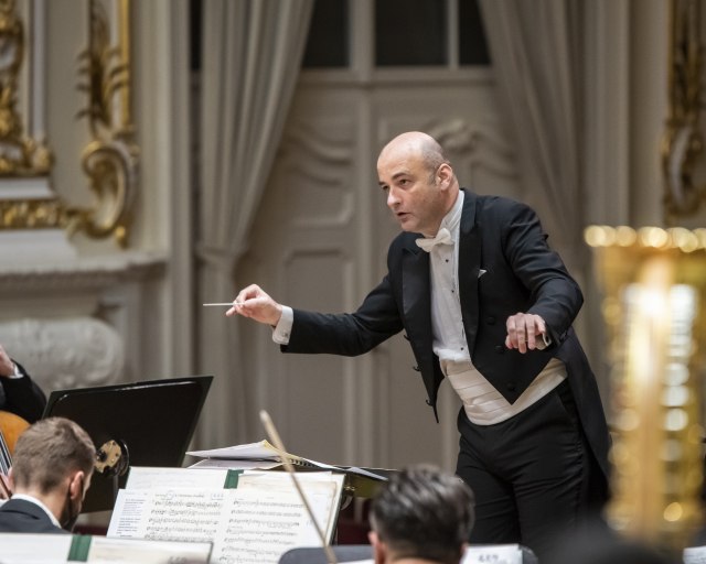 Silvestrovské koncerty a Novoročný koncert v Slovenskej filharmónii - 02 SF BCHZ Rastislav Štúr Michaela Šebestová Vianočný koncert 211218 foto © A. Trizuljak 