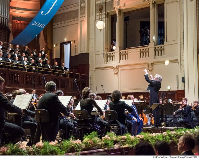 Triumf našich telies a šéfdirigenta Jamesa Judda na  festivale Pražská jar  - 2 