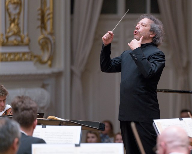 Slovenská filharmónia  pod taktovkou Georga Pehlivaniana - 30 SF George Pehlivanian_Louis Schwizgebel 01 02 2018 © jan.f.lukas 