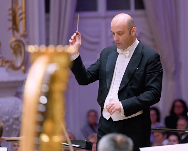 Krištáľové krídlo 2017 získal v kategórii HUDBA Rastislav Štúr, stály hosťujúci dirigent SF - 75 SF BCHZ Vianoce 20 12 2017 © jan.f.lukas 