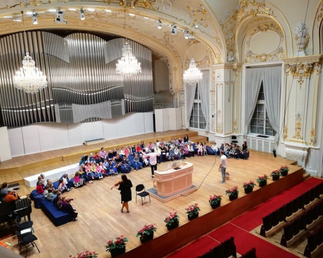 FILHARMONICKÁ ŠKÔLKA - 75362169_1063399670669952_7943192575412797440_n 