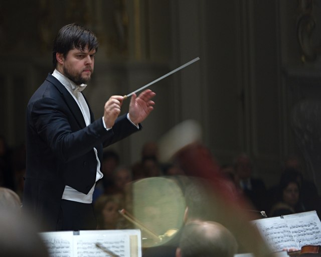 Beethoven pod taktovkou Juraja Valčuhu  - 80 SF Juraj Valcuha 17 12 2015 © Jan Lukas 