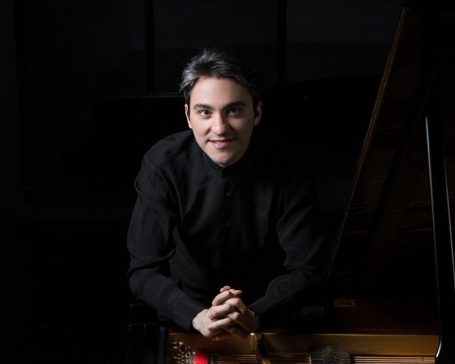 Mladý klavirista Alexander Gadjiev bude hosťom Slovenskej filharmónie - Gadjiev foto 2 