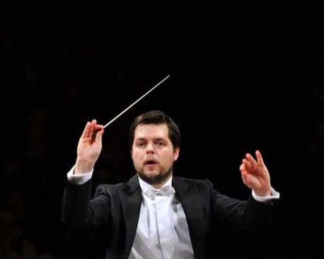 Pod taktovkou svetobežníka Juraja Valčuhu - JURAJ VALČUHA 