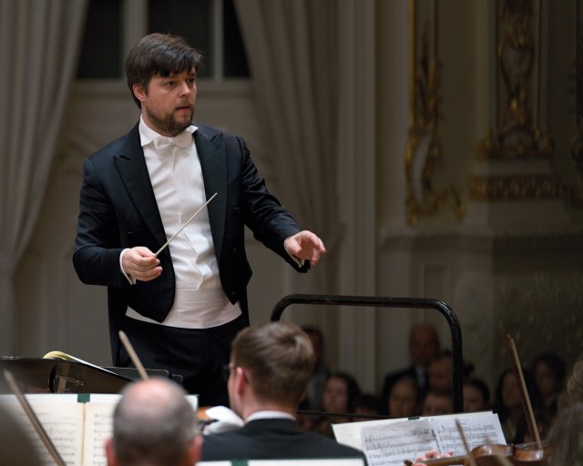 Slovenská filharmónia s Jurajom Valčuhom a členmi Slovenského národného divadla- sopranistkou Evou Hornyákovou a hercom Tomášom Maštalírom - Juraj  Valcuha © jan.f.lukas, koncert 11.12. 2020 