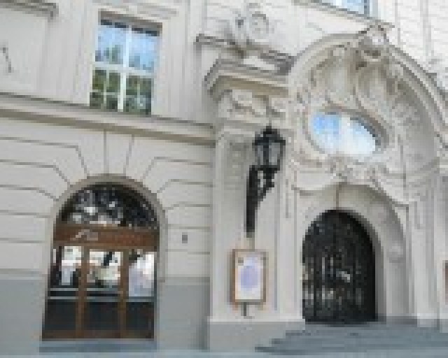 (Slovensky) Predaj abonentiek a vstupeniek na sezónu 2014/2015 - Vchod, Entrance 