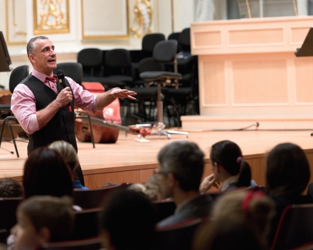 Reduta plná detí, začína sa Hudobná akadémia Slovenskej filharmónie a prvý Rodinný koncert                                                                                                                                     - Rodinný koncert, moderátor Martin Vanek 