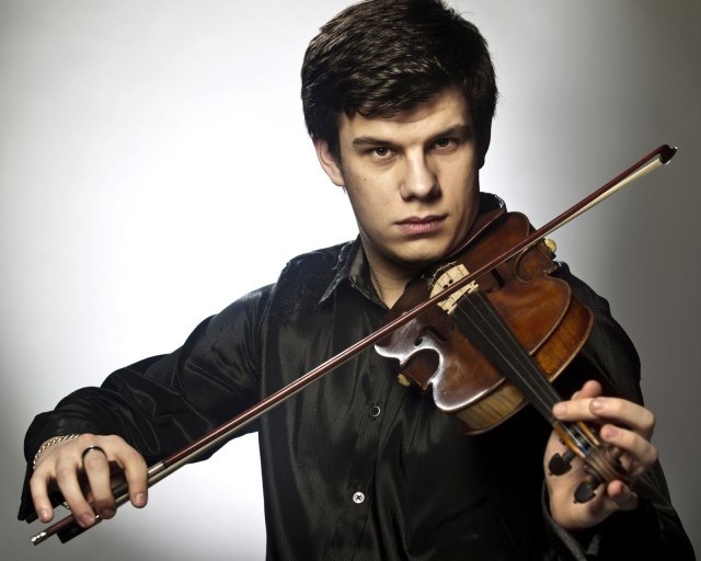 Husľový virtuóz Jan Mráček po boku Filharmonikov - houslista1 