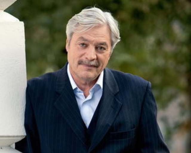 Stravinského Oidipus Rex pod taktovkou Juraja Valčuhu, s rozprávačom Jurajom Kukurom - juraj-kukura 