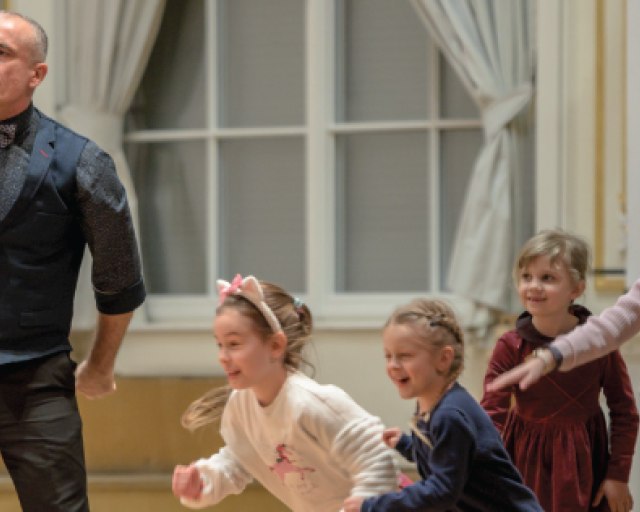 Reduta plná detí. S Martinom Vanekom a hudbou oslávime MDD. Školáci odídu v piatok z Reduty ako akademici - 1•Reduta plná detí. S Martinom Vanekom a hudbou oslávime MDD 