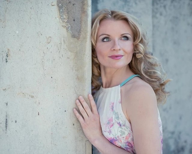 Popredná slovenská mezzosopranistka Jana Kurucová otvorí cyklus Piesňové večery v bratislavskej Redute - 2. Jana Kurucová_Foto-Simon-Pauly 