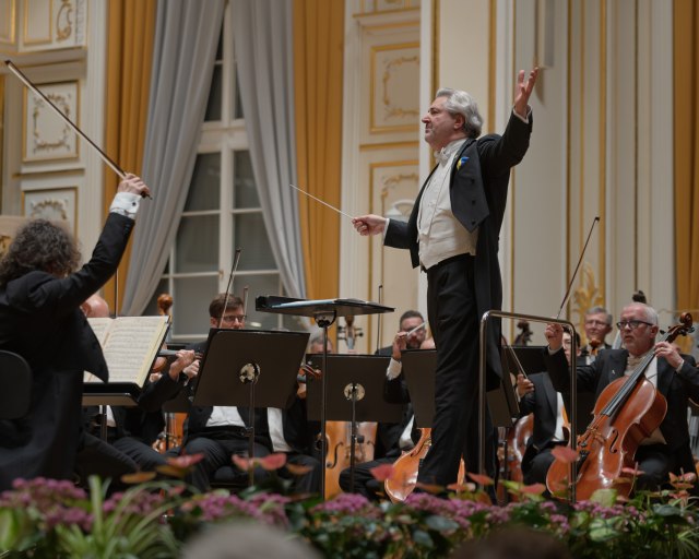 Symfonické koncerty Slovenskej filharmónie v Koncertnej sieni SF, stretnutie so šéfdirigentom Danielom Raiskinom a turné do Nemecka -  