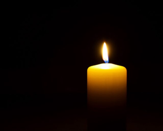 Spomienka na Vieru Bedrnovú, zakladajúcu členku Slovenského filharmonického zboru - One yellow candle flame  burning in darkness 