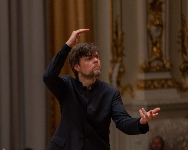 Koncert  pod taktovkou Juraja Valčuhu je v Slovenskej filharmónii vždy hudobná slávnosť - 233712 